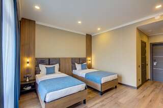 Отель Sara Boutique Hotel Бишкек Улучшенный двухместный номер с 2 отдельными кроватями-3
